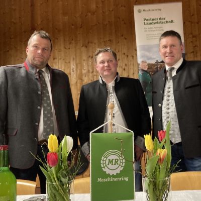 Der gewählte Vorstand: Obmann Hans Gumpitsch und seine beiden Stellvertreter Markus Steiner und Franz Aichner. Foto: Stangl