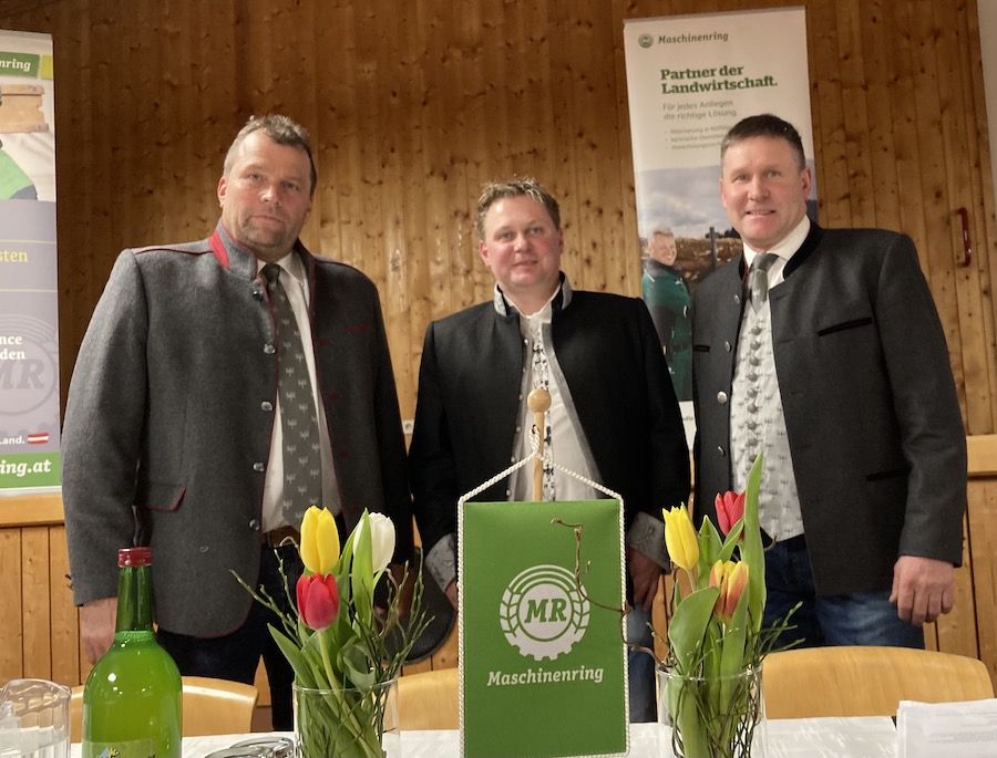 Der gewählte Vorstand: Obmann Hans Gumpitsch und seine beiden Stellvertreter Markus Steiner und Franz Aichner. Foto: Stangl